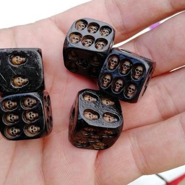 Black Skull Balance Dice