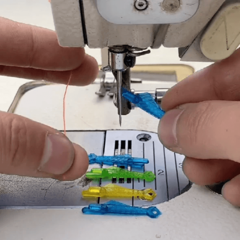 Comfybear™Fish type needle threader