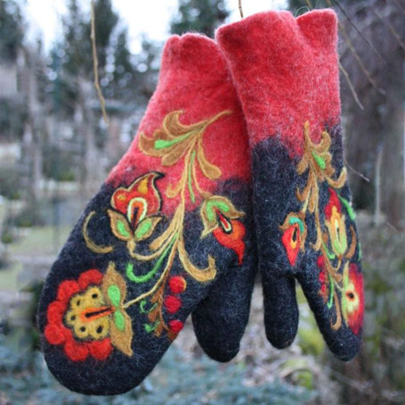 Comfybear™Christmas Flower Embroidery Mittens