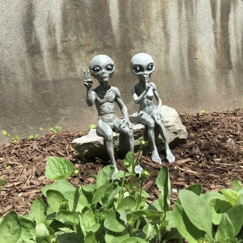 Comfybear™ Alien Garden Statue
