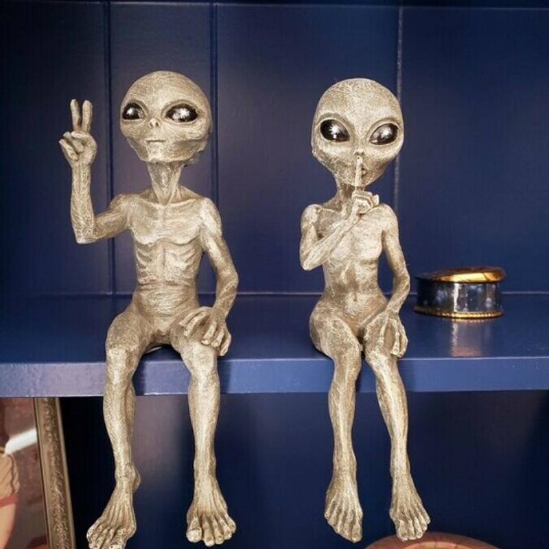 Comfybear™ Alien Garden Statue