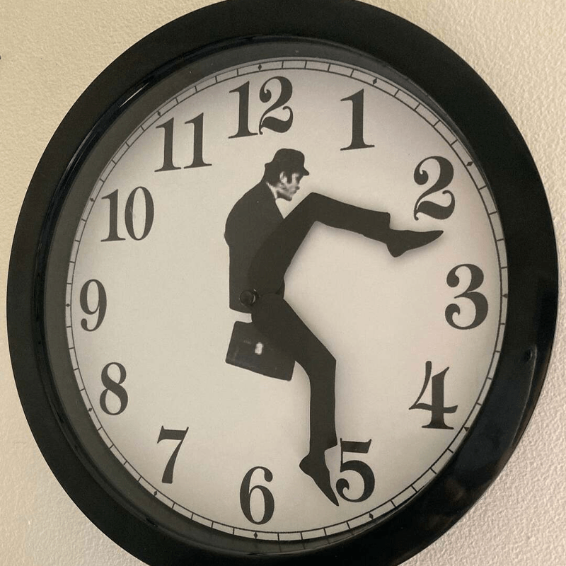 Comfybear™Ministry of Silly Walks Clock