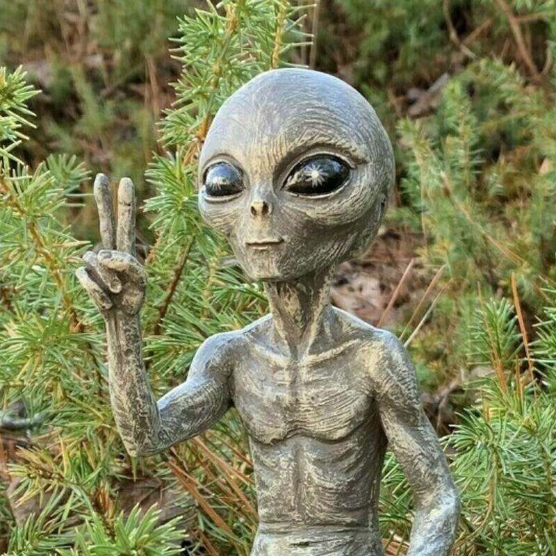 Comfybear™ Alien Garden Statue
