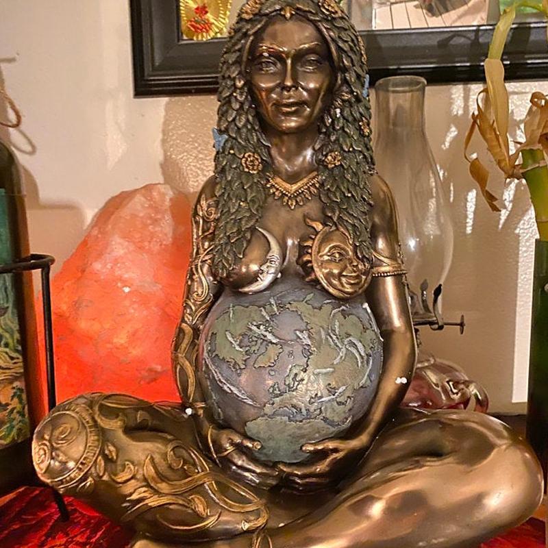 Comfybear™Mother Earth Goddess Statue