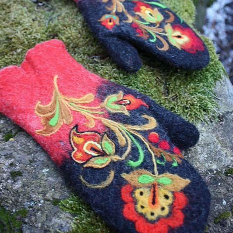 Comfybear™Christmas Flower Embroidery Mittens