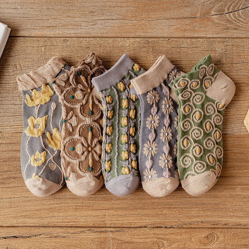 Women's Embossed Floral Cotton Socks