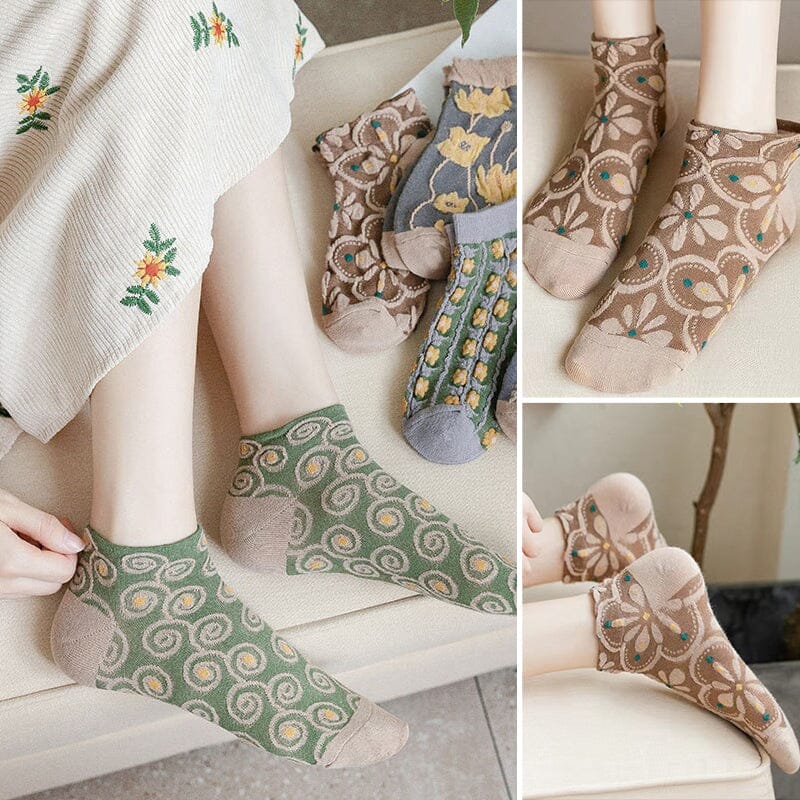 Women's Embossed Floral Cotton Socks